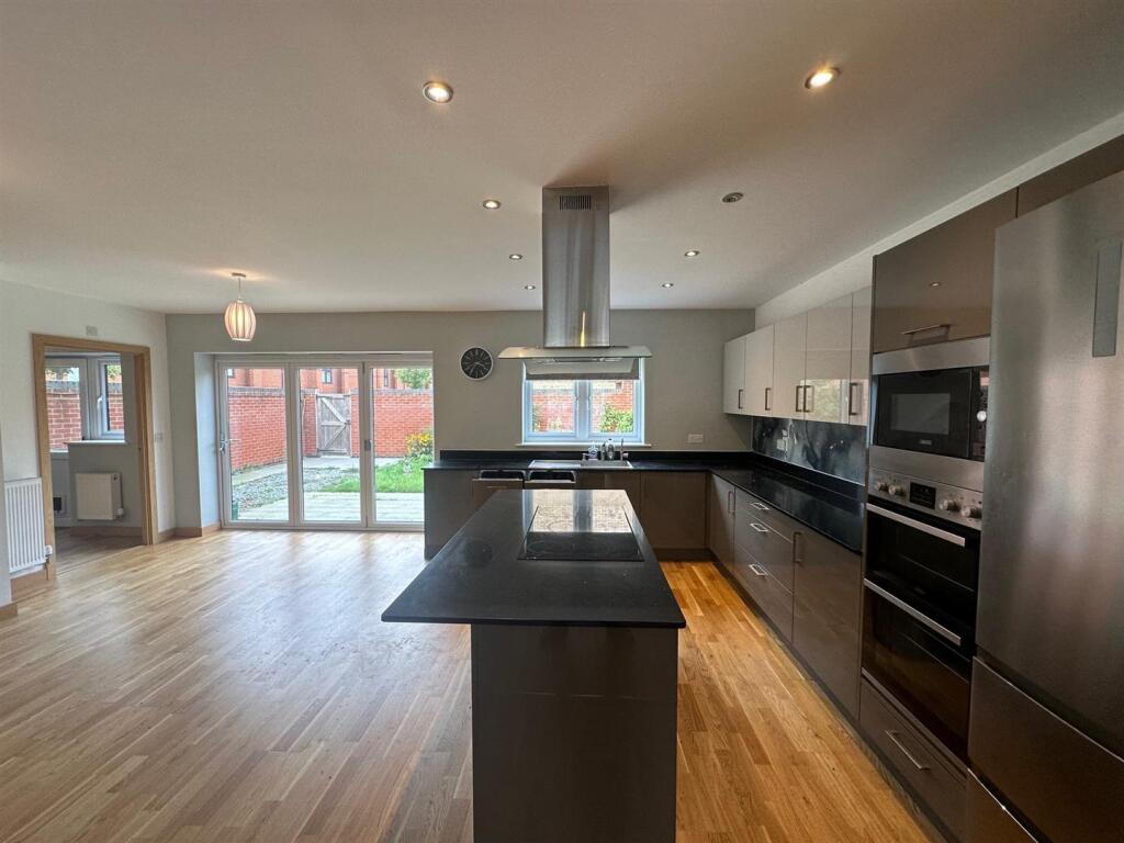 Kitchen/Dining Room