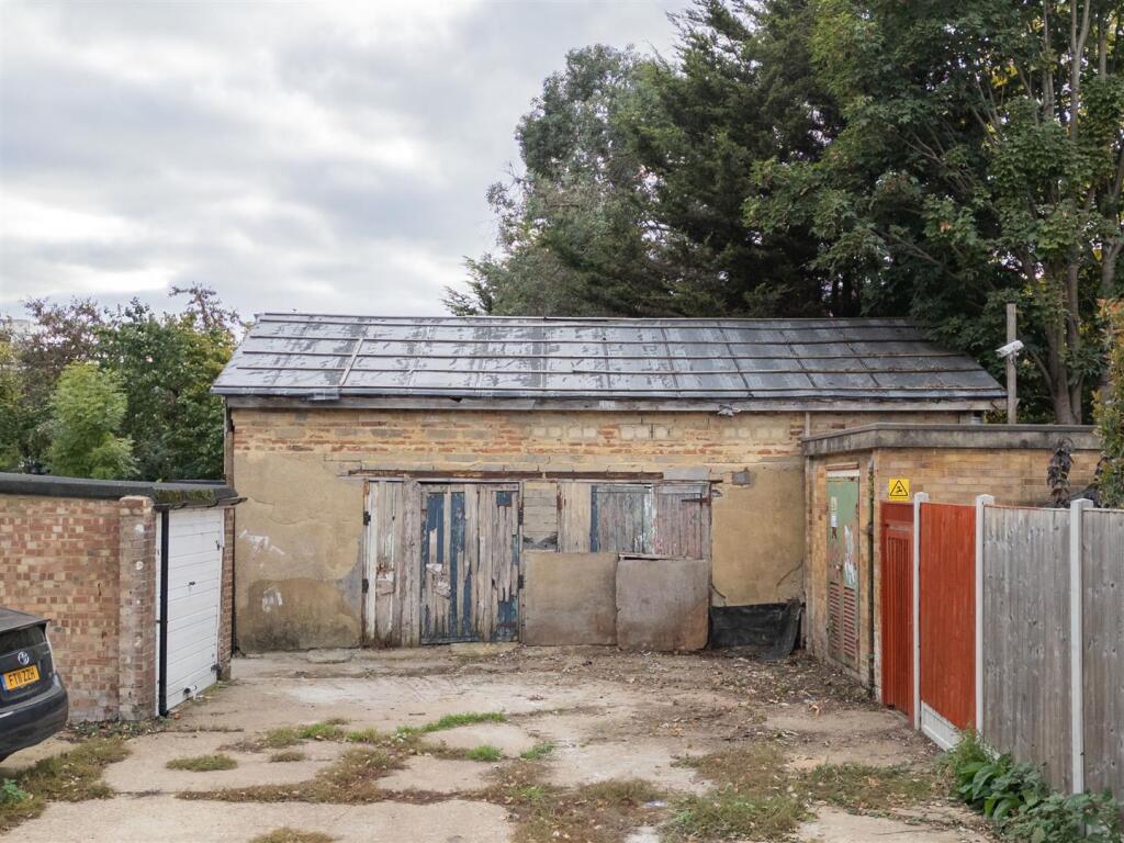 Hainault Road, E11