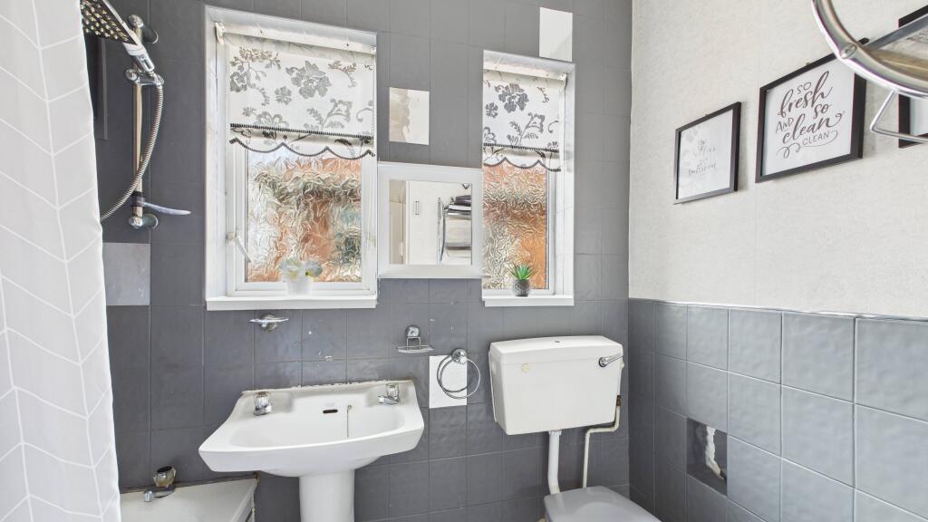 Denhill Park - Bathroom