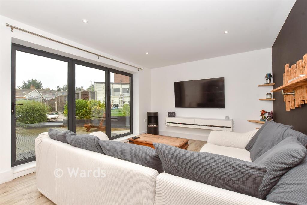 Lounge/ Diner/ Kitchen