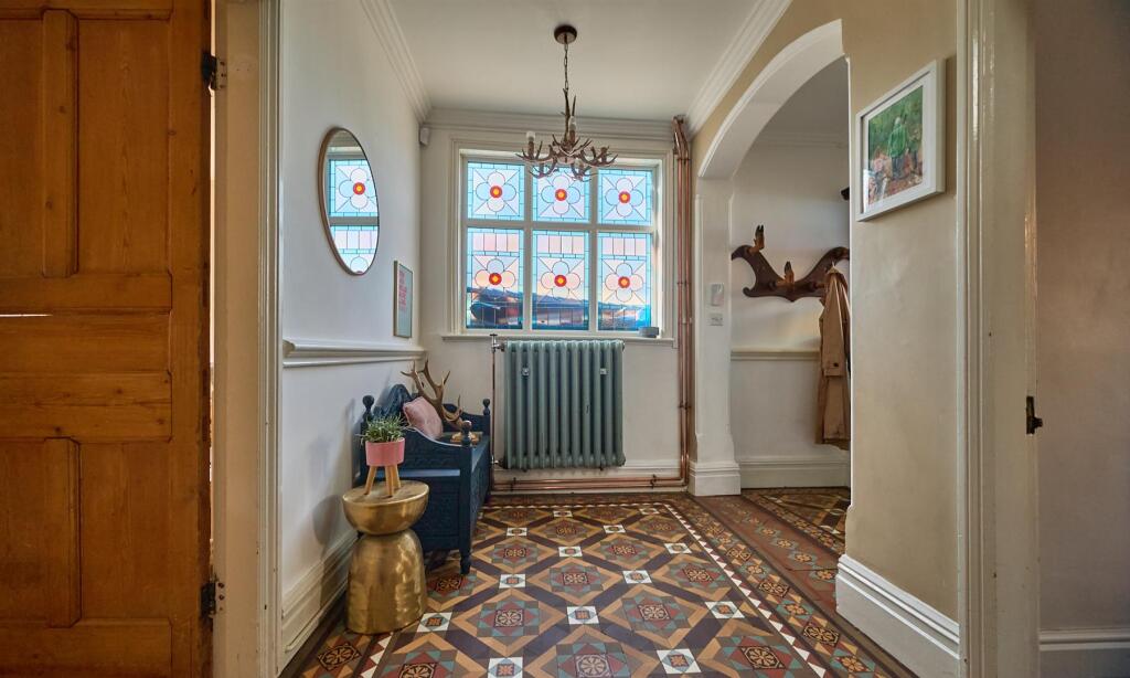 Spacious Entrance Hallway