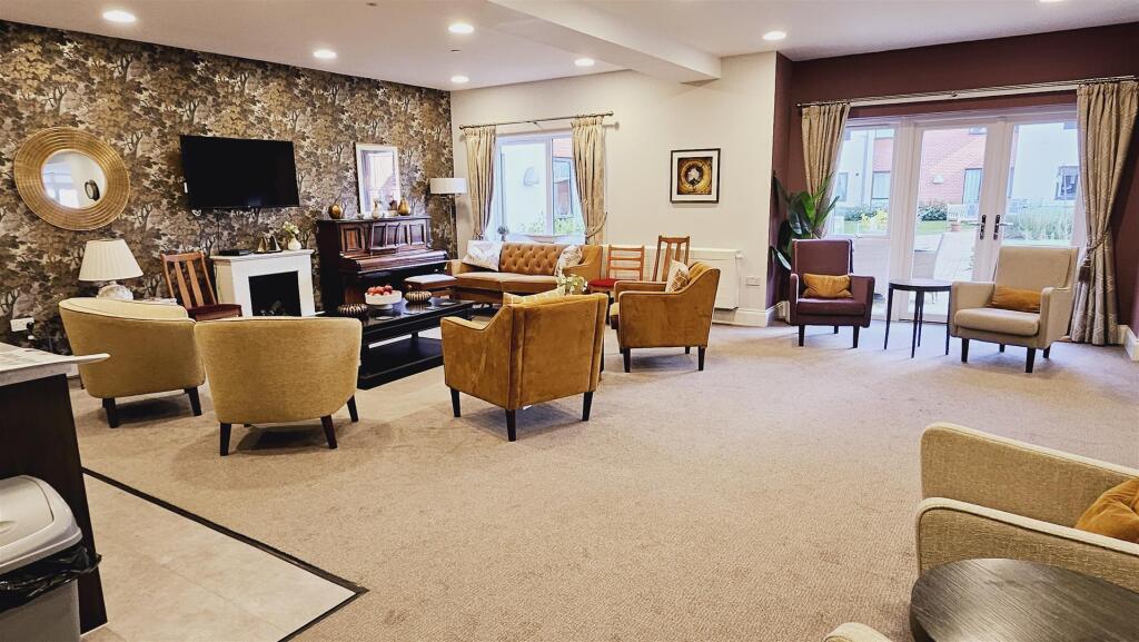 Communal Lounge (2).jpg