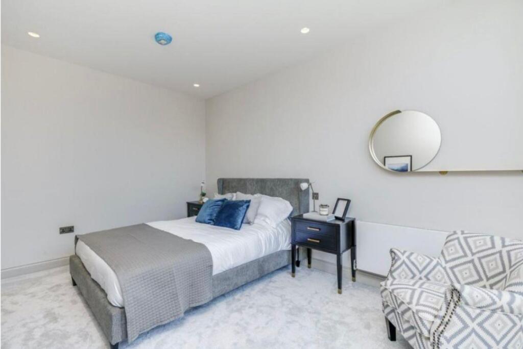 PHOTO-2022-11-02-16-18-29 3.jpg