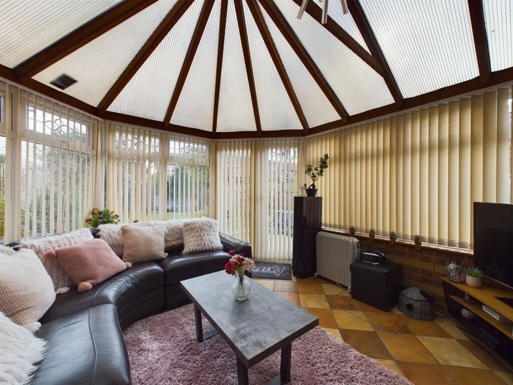 Sizeable Conservatory