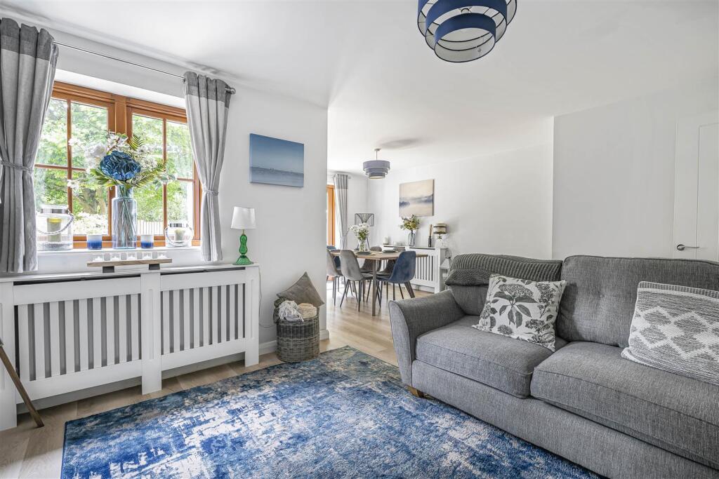 6 Reindeer Court, Potterpury (12).JPG