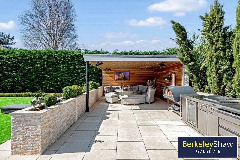 8838b675--402B-A297-3562A5D00159-41112-000005D9F0B