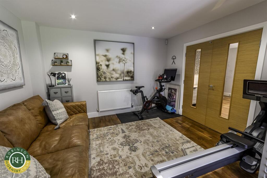 SNUG/DINING ROOM