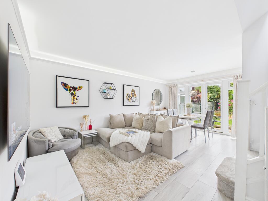 CAM02909G0-PR0458-STILL010