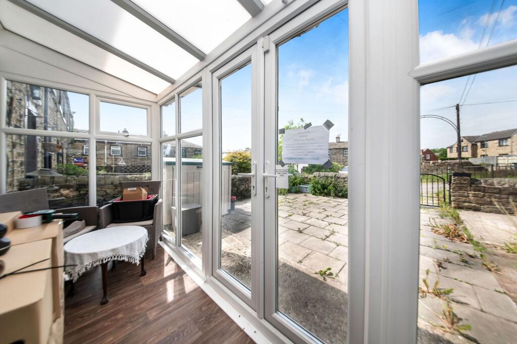 CONSERVATORY / ENTRANCE