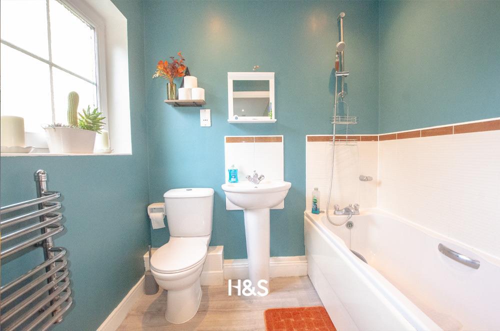 dickens heath road - bathroom.jpg