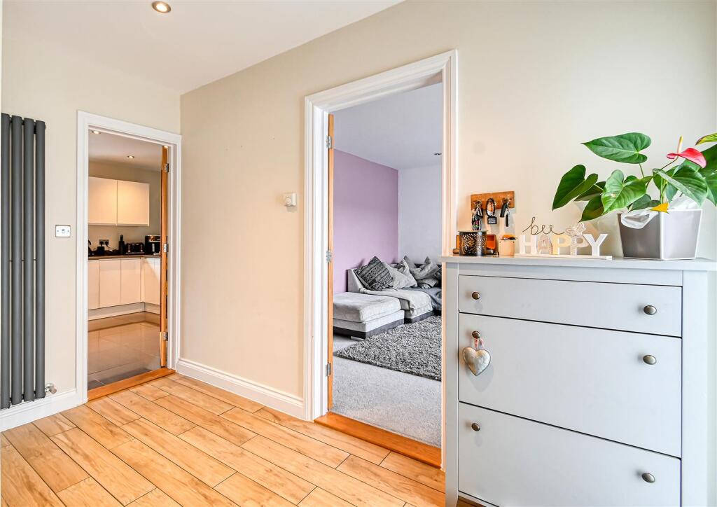 12 Queensway Drive-01.jpg