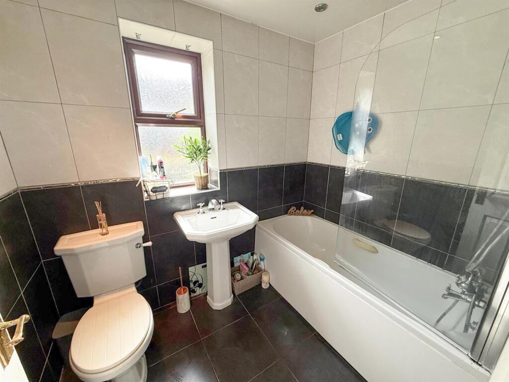 Four bed detached house, Silsden 7