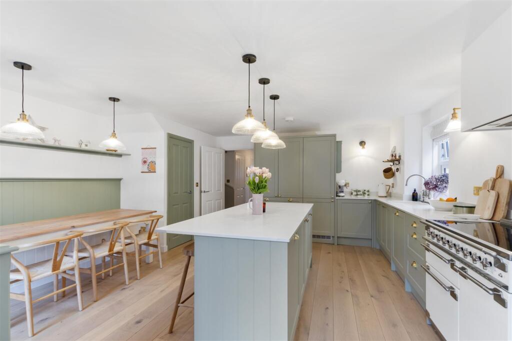 Kitchen / Dining