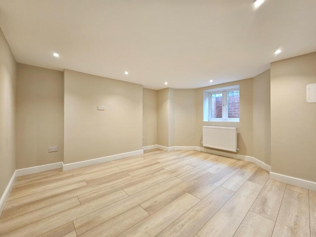 Office / Bedroom 5