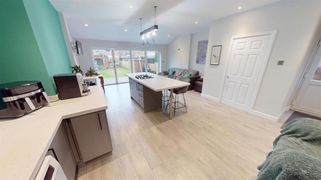 Cross Pit Lane Kitchen