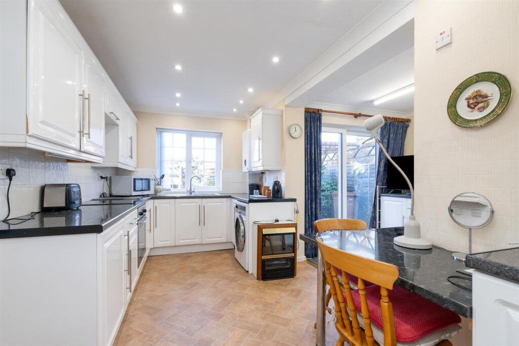 1 Hawbridge Close_5.jpg
