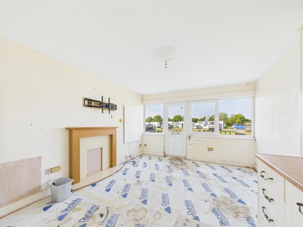 Living Room/Kitchen