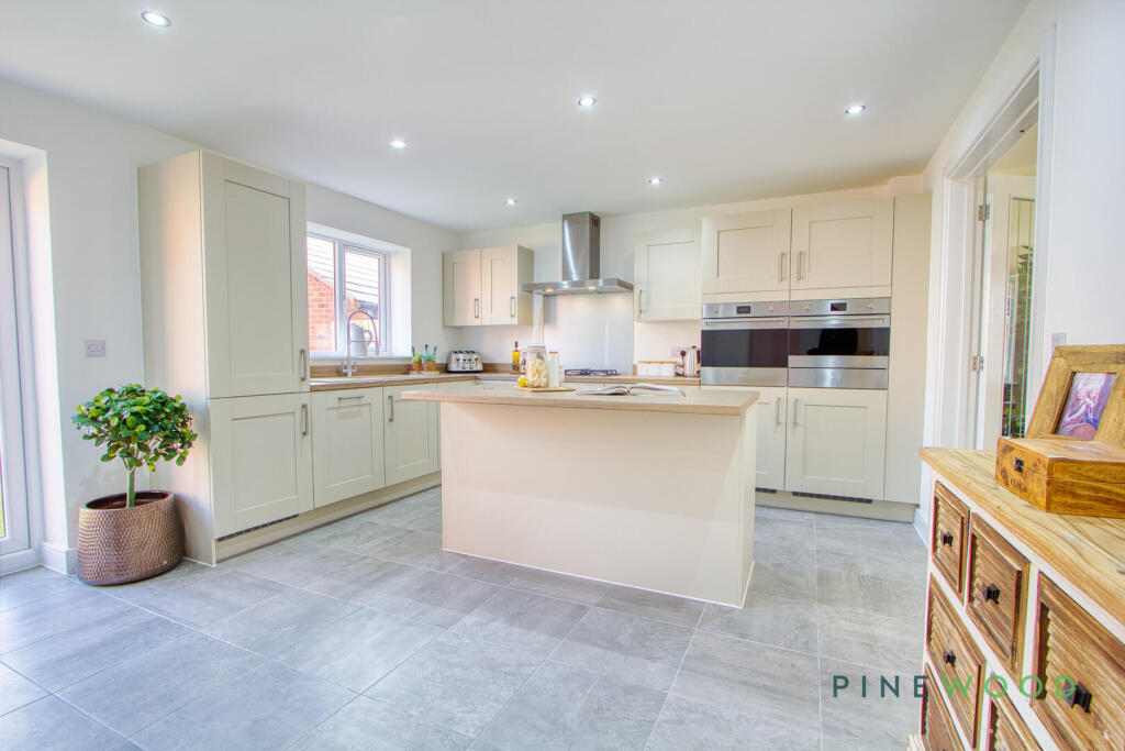 Kitchen / Breakfast Room