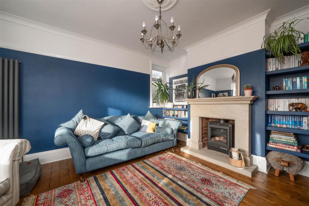 Living Room-5.jpg