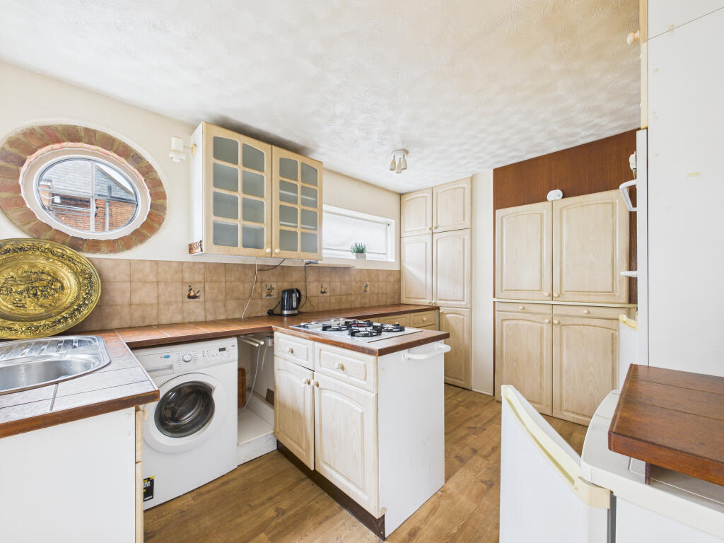 CAM01354G0-PR0580-STILL003