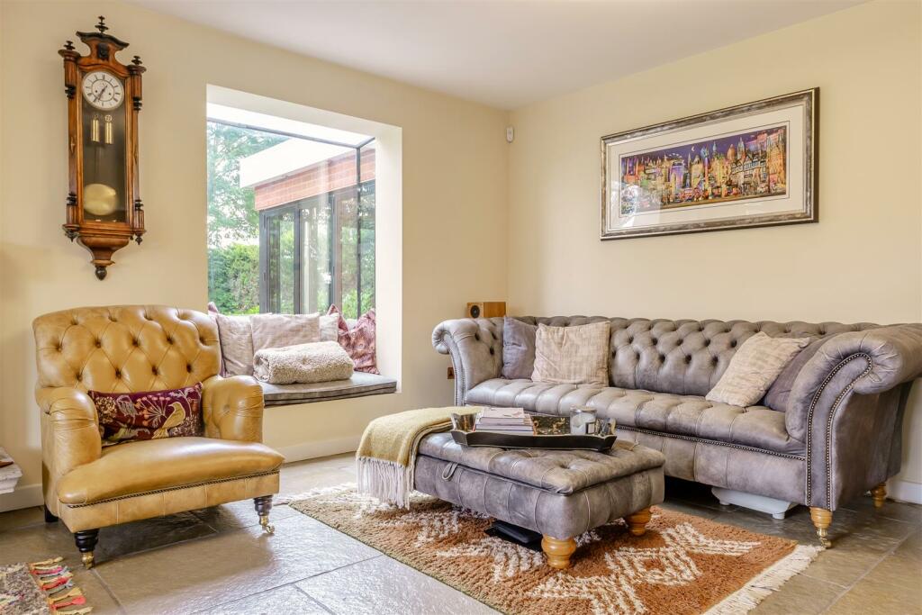 8608791-interior26.jpg