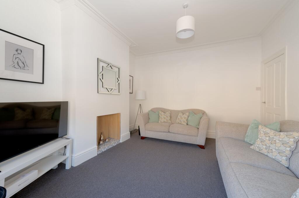 KITCHEN DINER AND LOUNGE