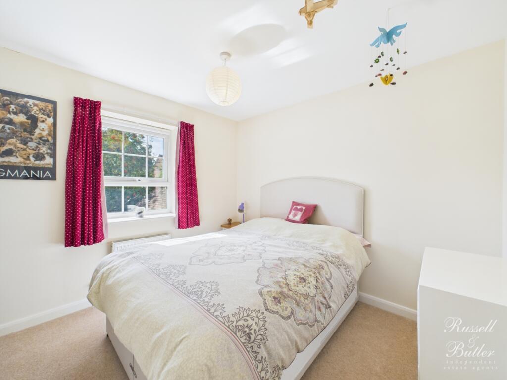 CAM02127G0-PR0332-STILL033