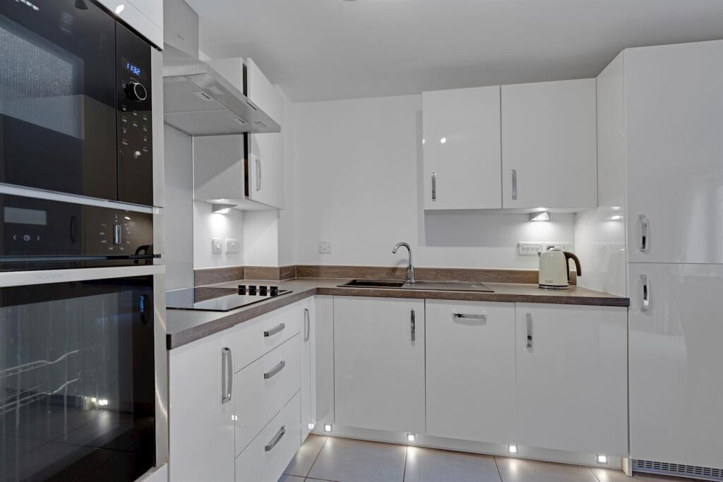 14-04baPFMCS - 4 Holly Place-46-medium.jpg