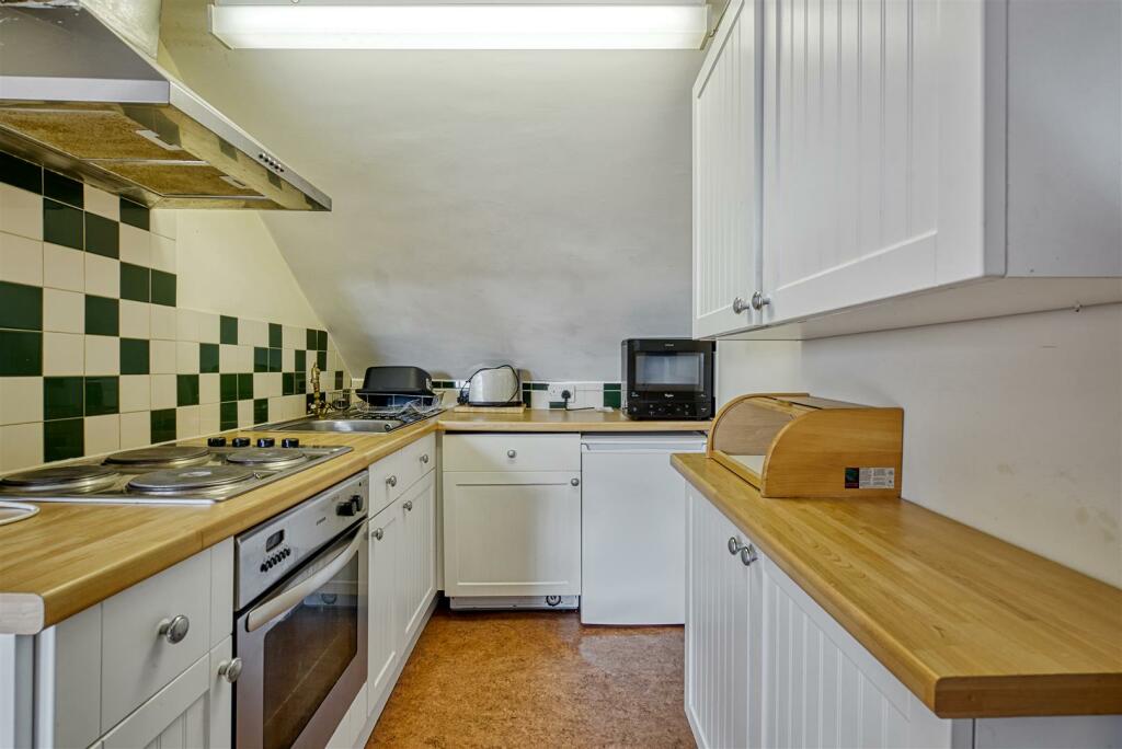 Kitchen / Lounge