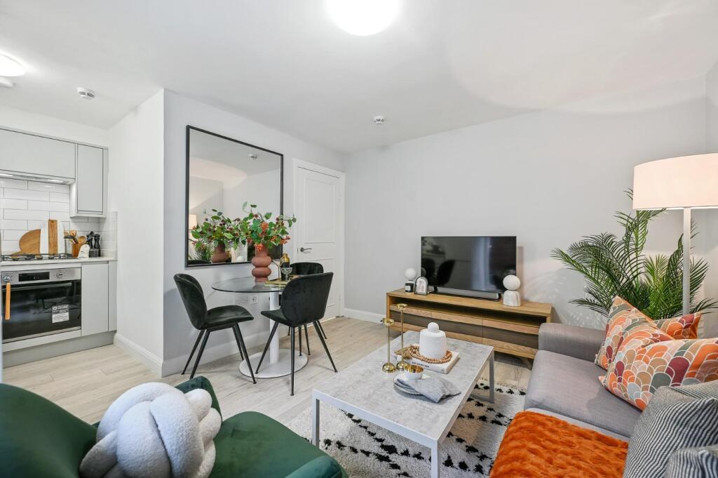 REE - Flat A, 7 Castle Hill Parade - ReceptionD1 (