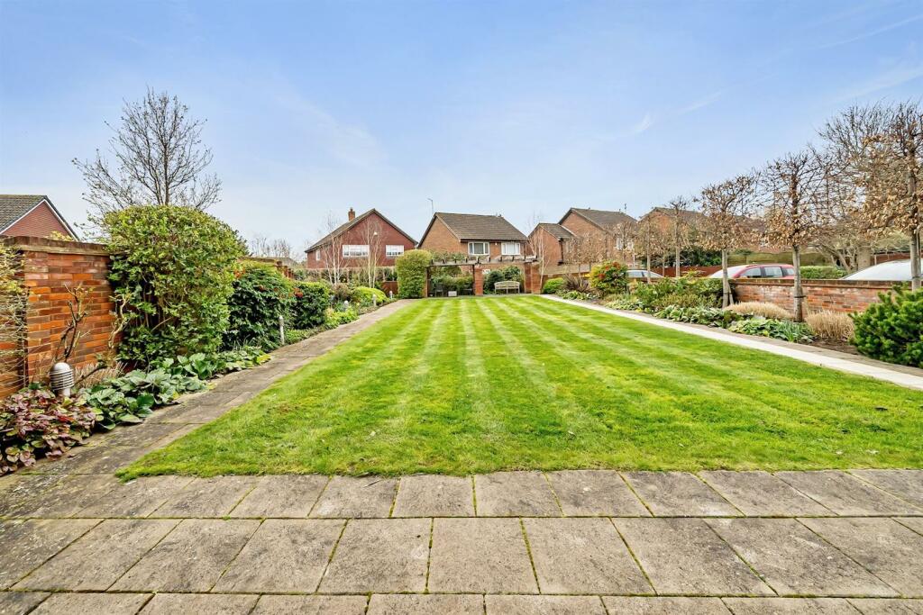 13-8ddbJPH-21 Blyton House 013 (1)-medium.jpg