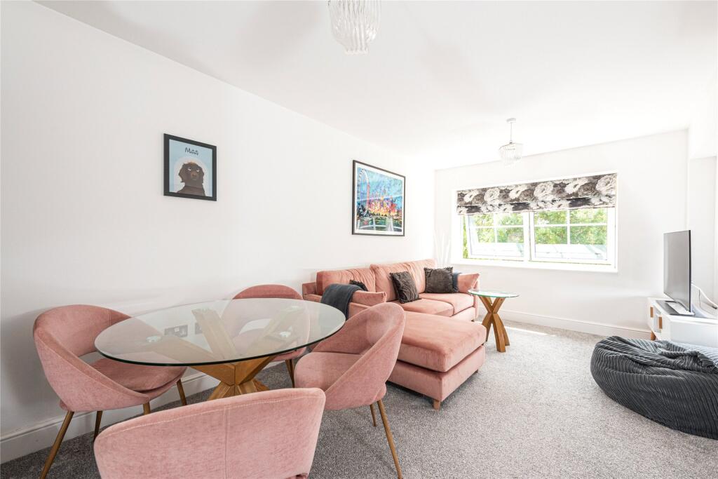 Dining/Sitting Area