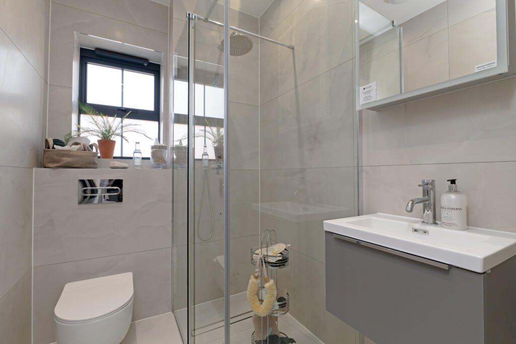 Sabre Close Show Home