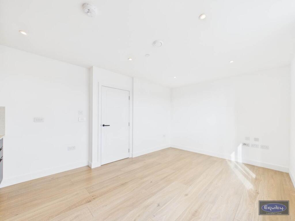 Kitchen &amp; Living roo