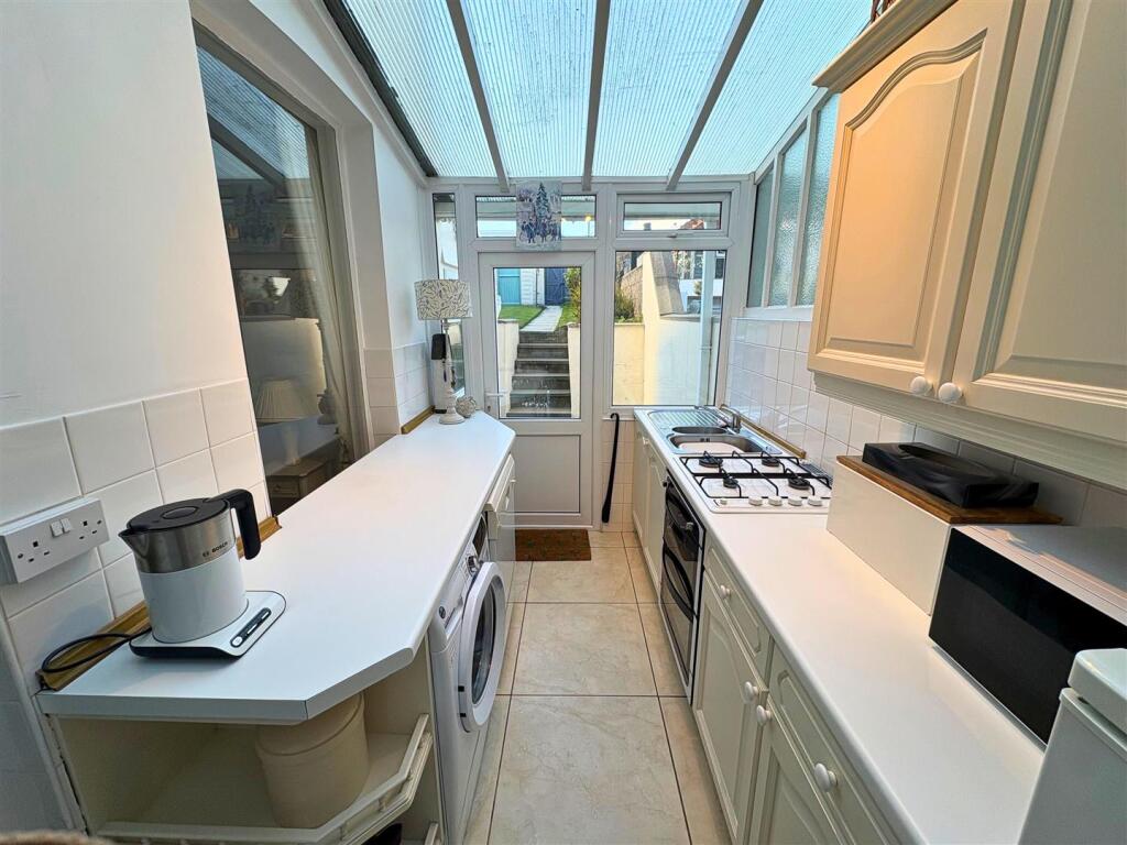 Kitchen / Lean-to
