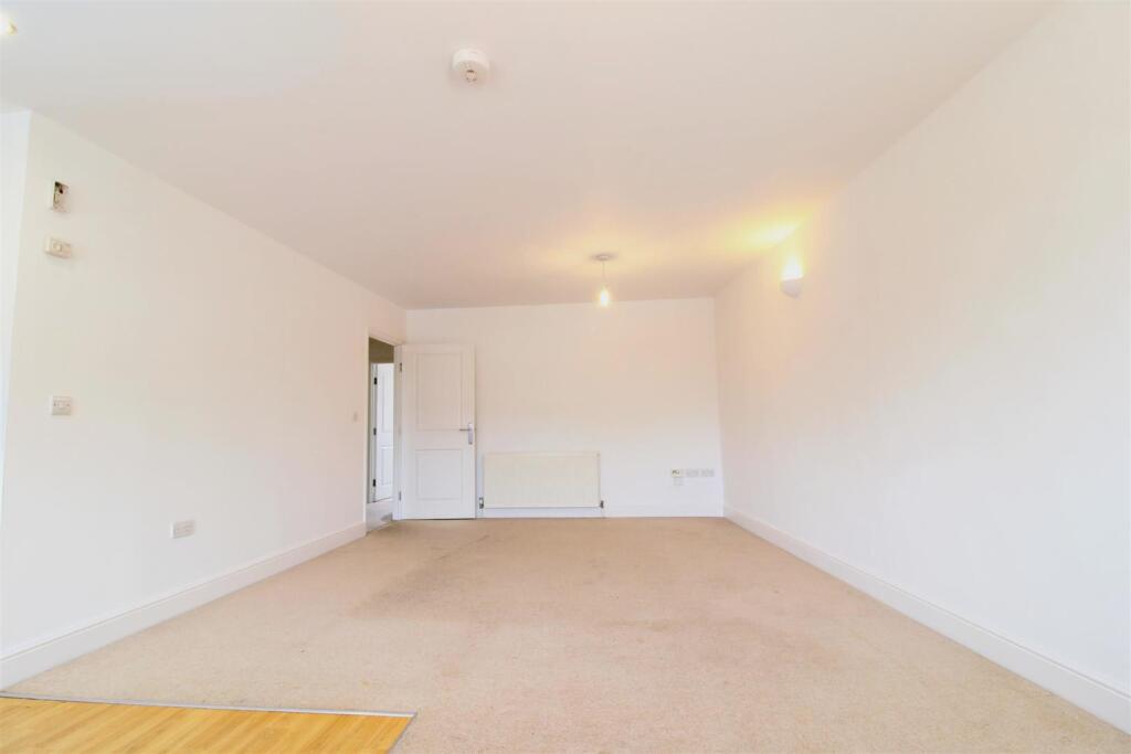 London House High Street Cranleigh