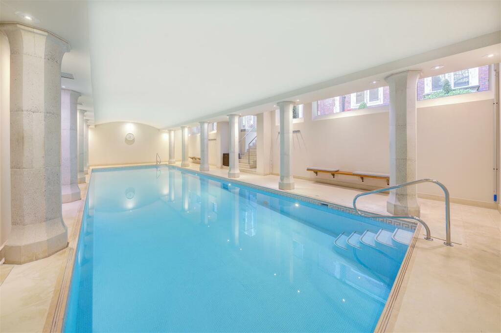 apartment 16 rose square 2598 pool.jpg