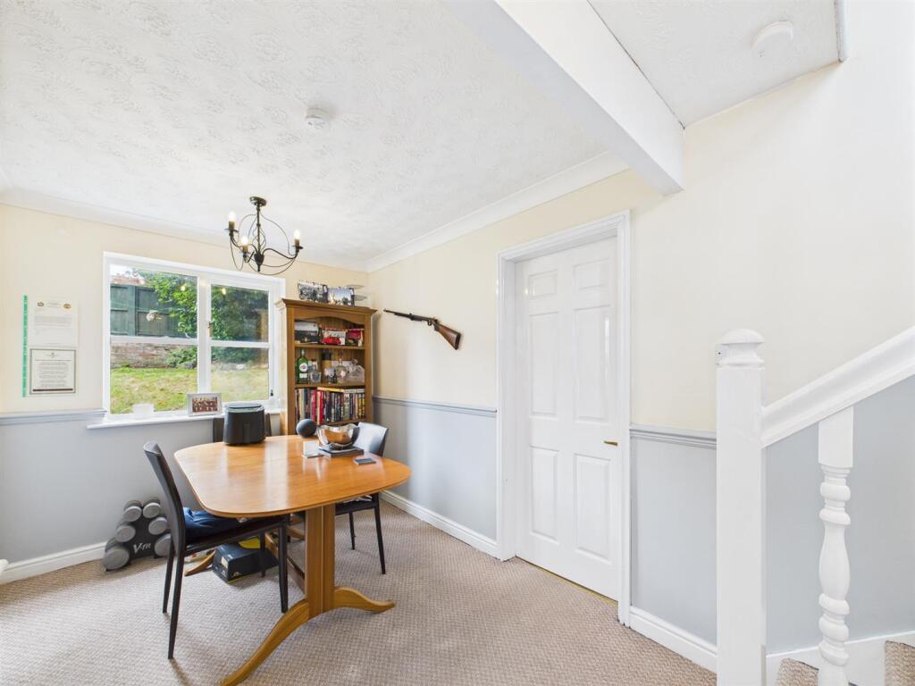 Entrance Hall/Dining Room