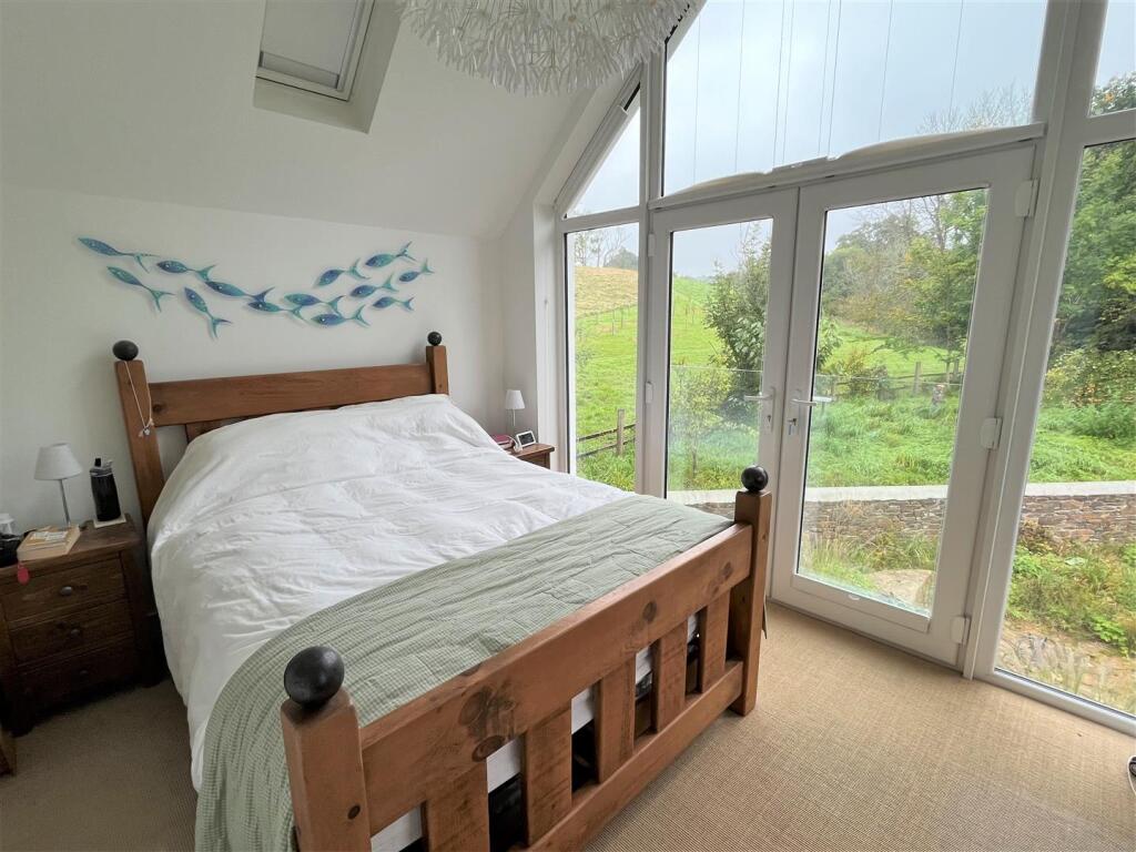 principal bedroom.JPG