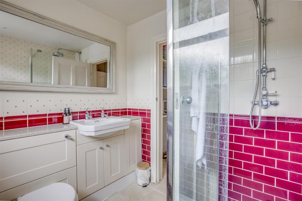 92 Oakridge Road, HP11 2PL-9.jpg