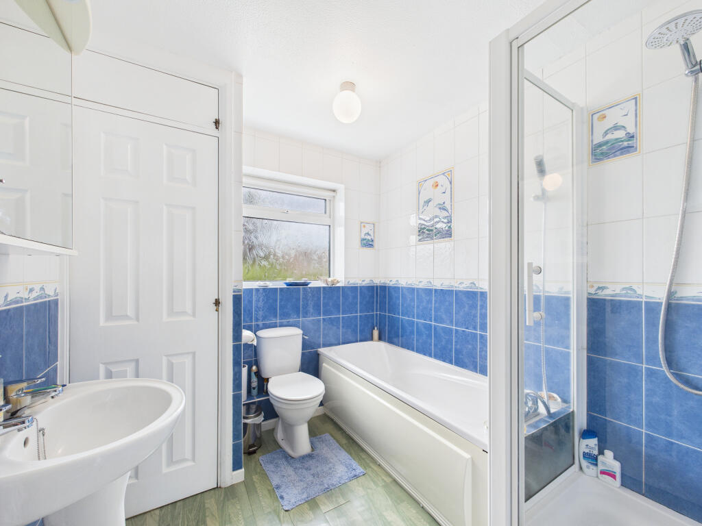 CAM01354G0-PR0562-STILL008