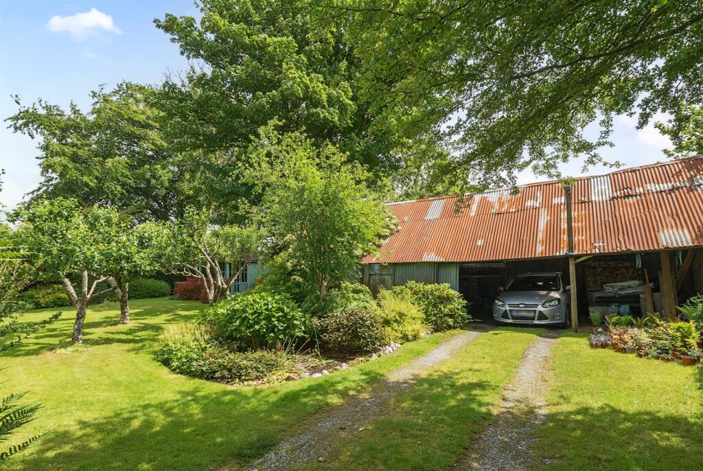 Garden and Carport/Machinery Store