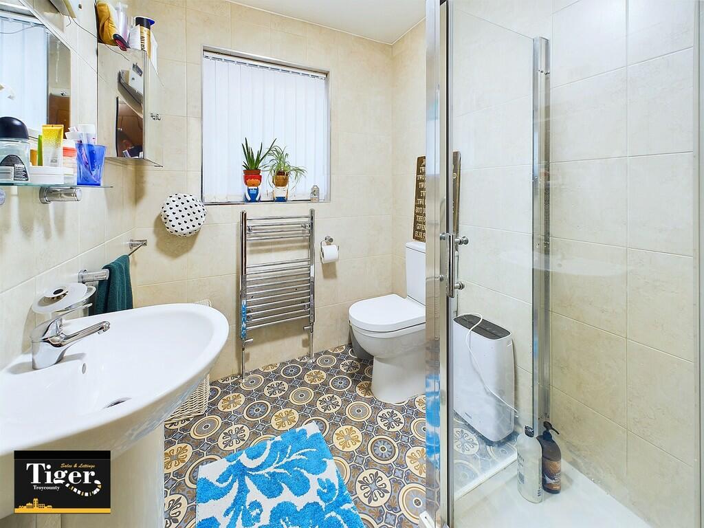 CAM02176G0-PR0429...