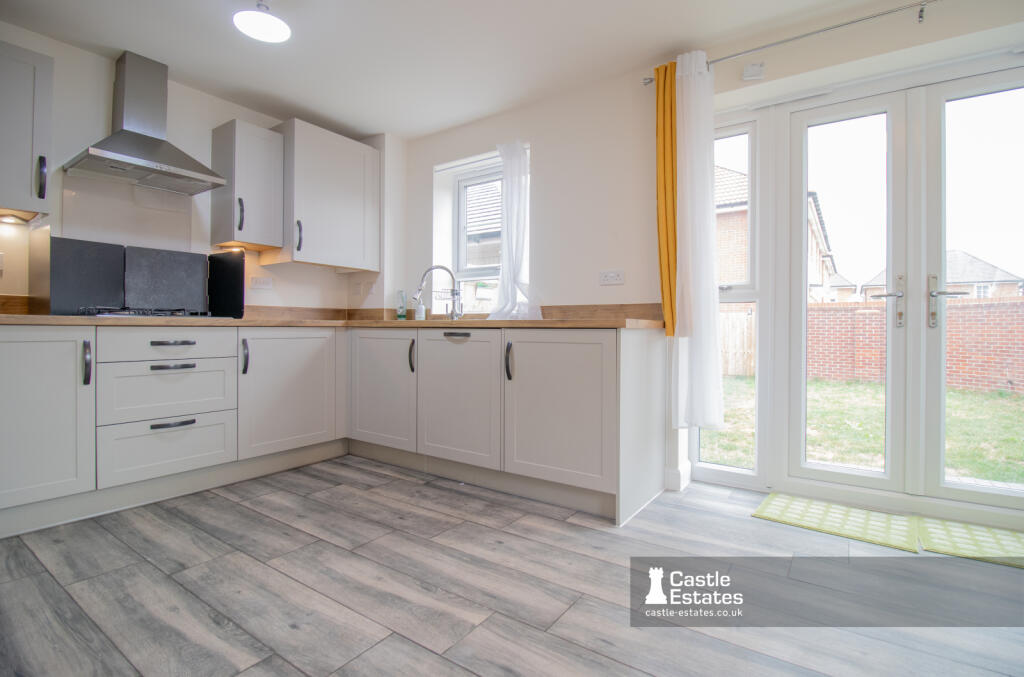 Kitchen &amp; Dining