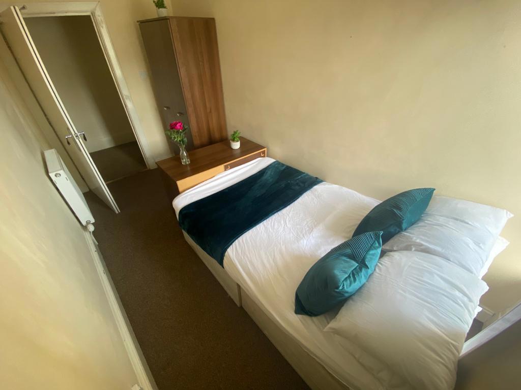 7_16007654202615.jpe