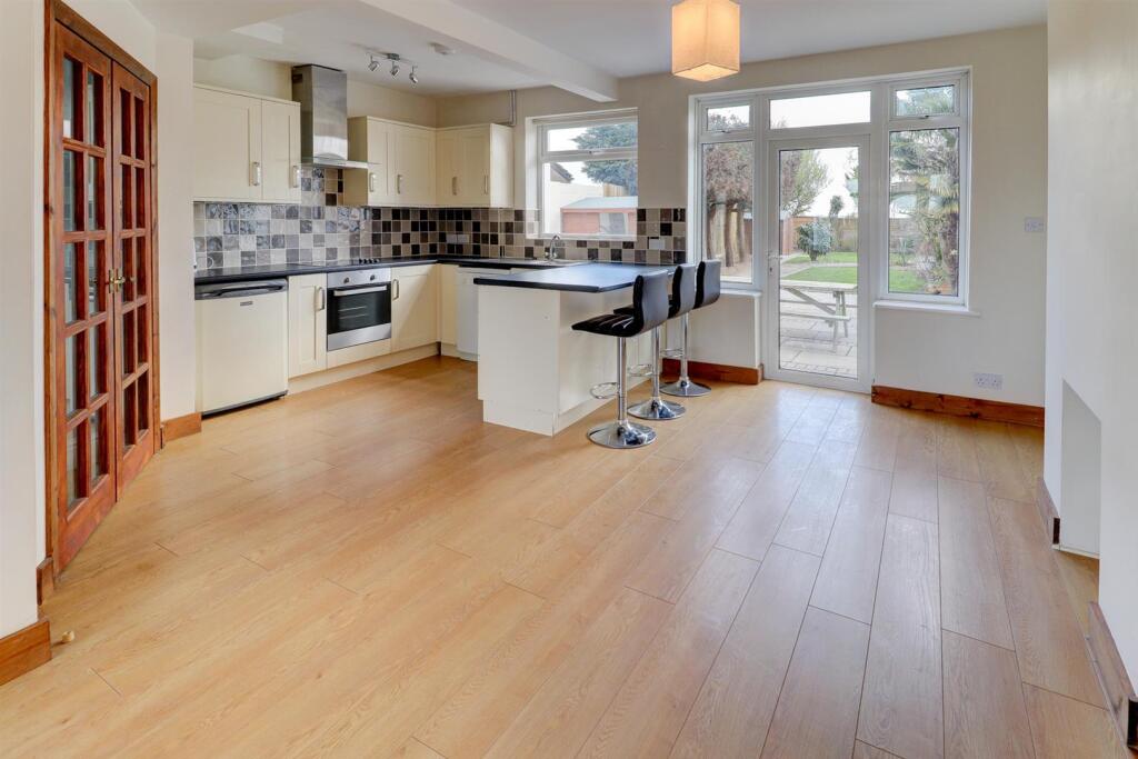 Open Plan Kitchen/Dining