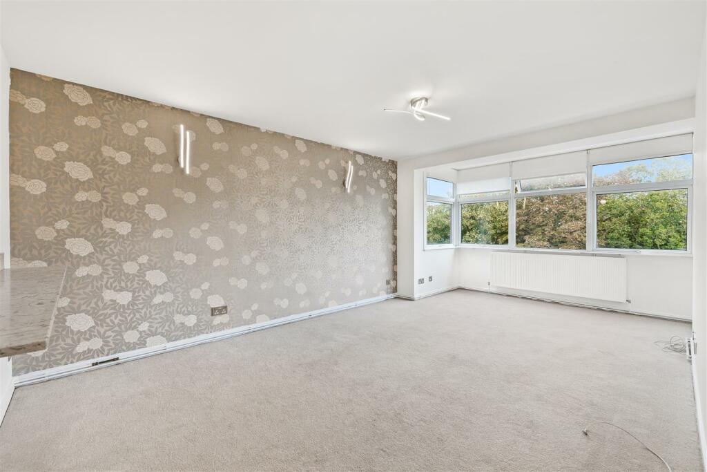 Living/Dining Area