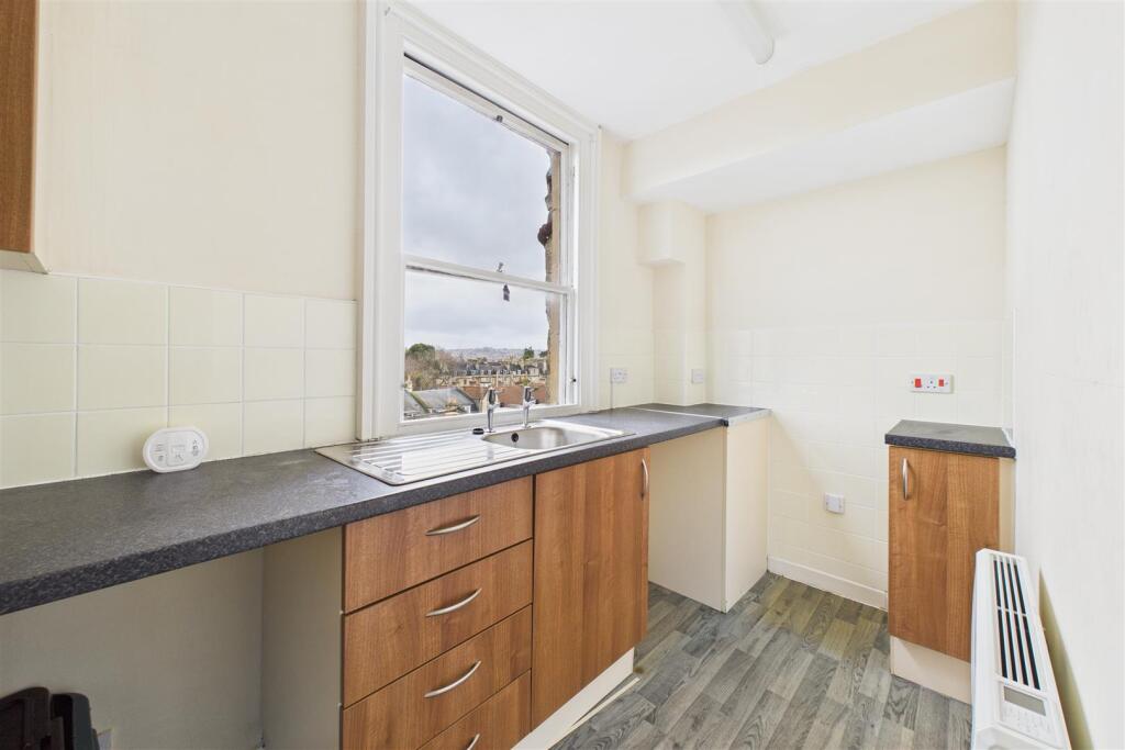 Flat 3, 38, Rivers Street Walcott, Bath, BA1 2QA |