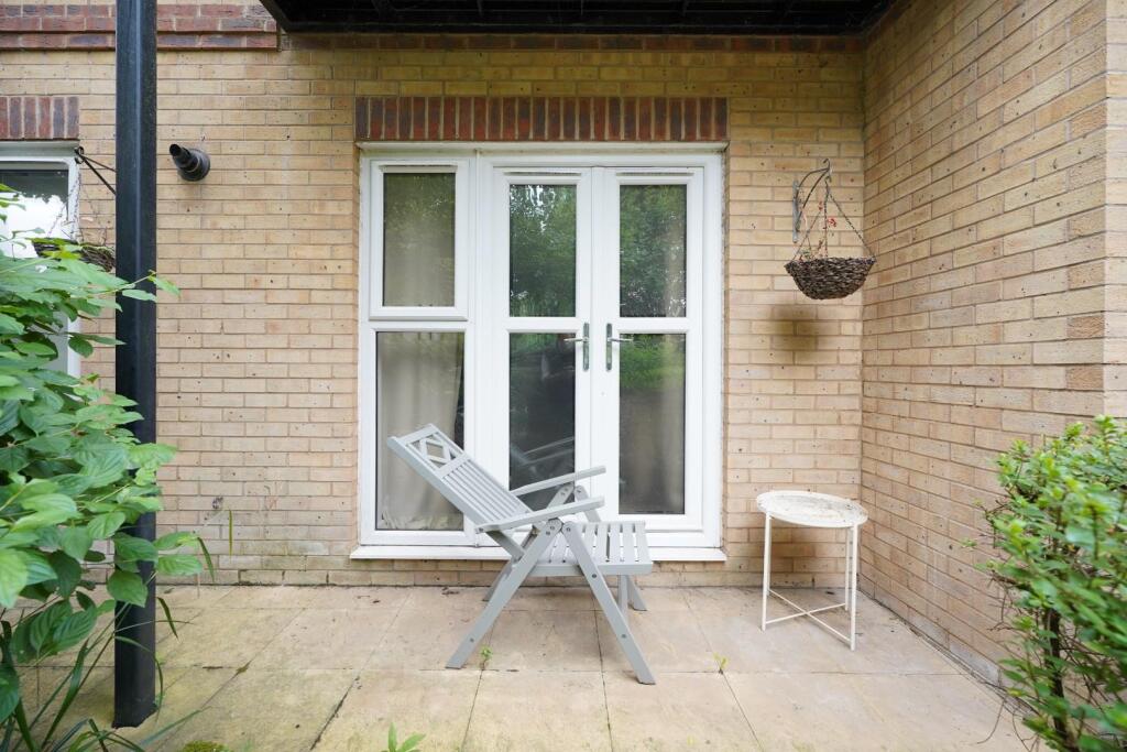 4 Carfax house patio 2.jpg