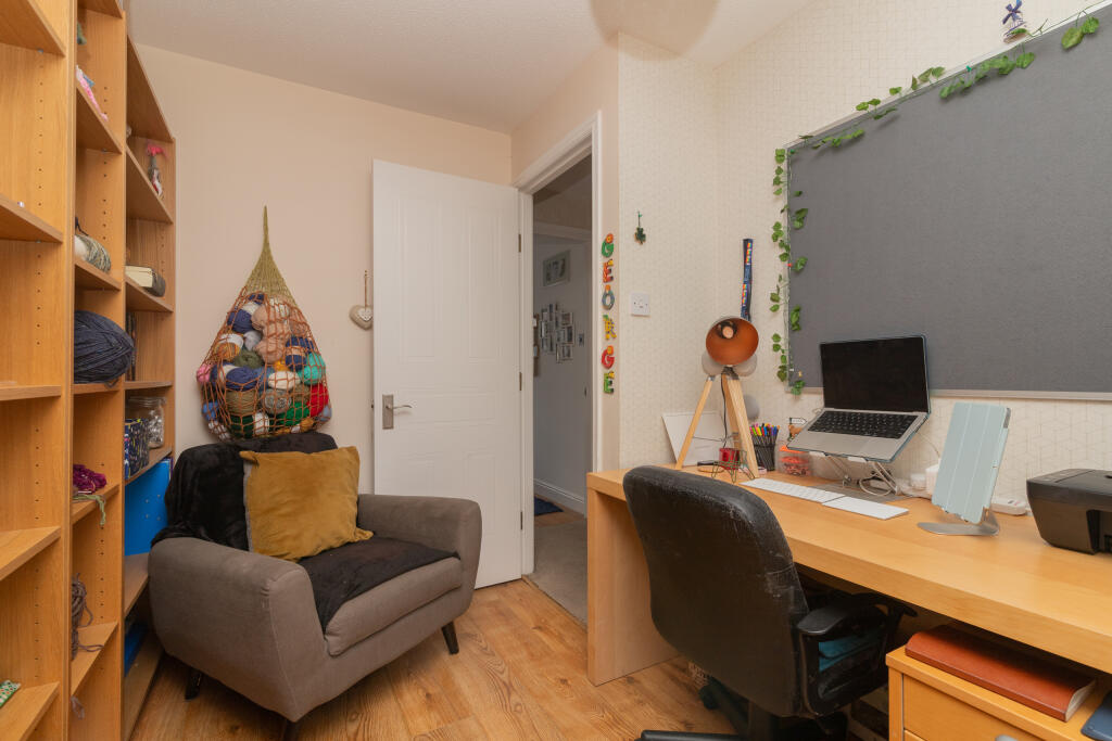 32 torbracken howwood, johnstone pa9 1dy L-32